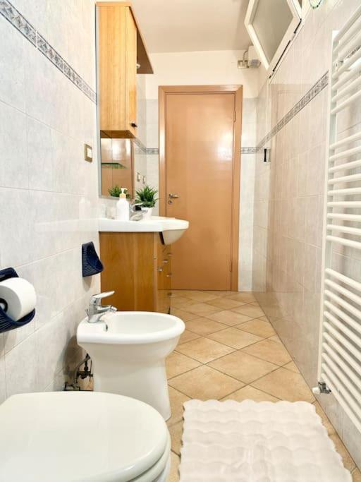 Casa Nel Verde - 4 Posti Letto Apartment Chiaravalle Bagian luar foto