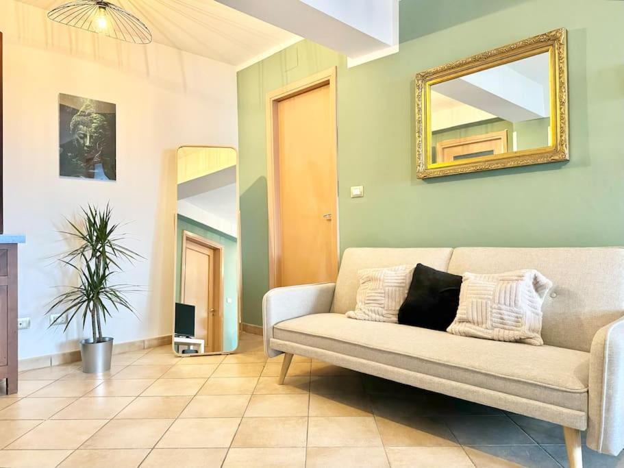 Casa Nel Verde - 4 Posti Letto Apartment Chiaravalle Bagian luar foto