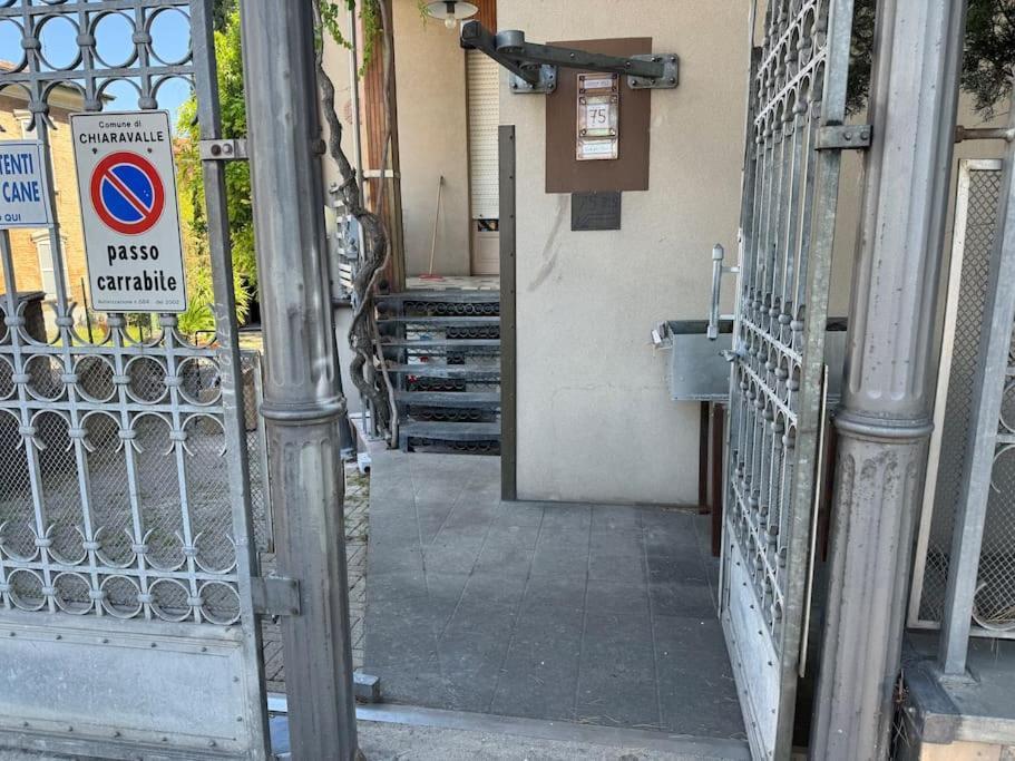 Casa Nel Verde - 4 Posti Letto Apartment Chiaravalle Bagian luar foto